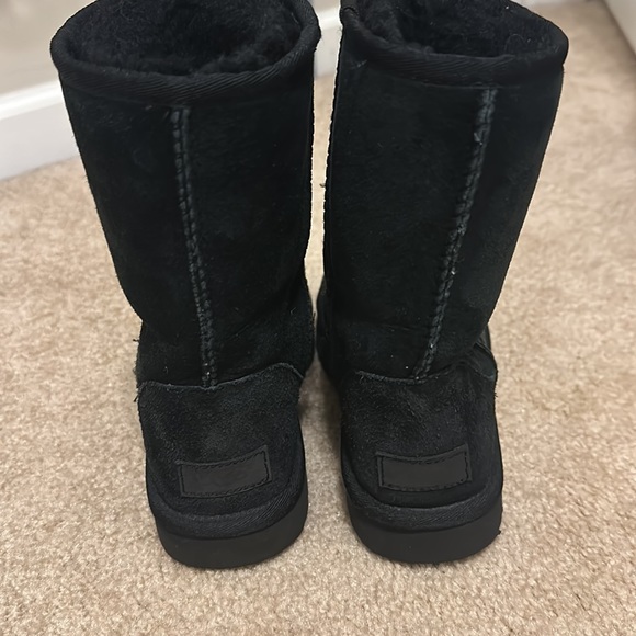 Class Short II UGG Boots - Picture 4 of 5